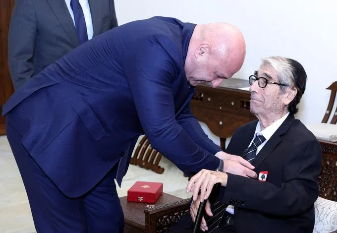 Aaon Osam Alasthkak Labo Slym