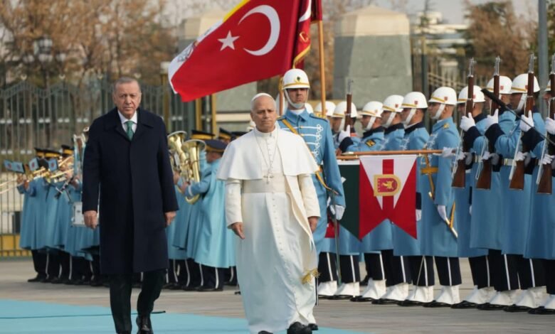 اردوغان خلال استقباله البابا