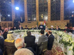 F0f9d256 30a0 B698 Fcb04959d8dd