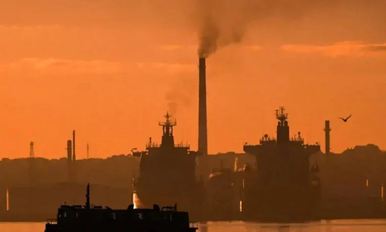 AFP A4 HT9 R7 V2 Mid Res Topshot Havana Oil Refinery Large Large